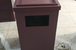 看似洁净的垃圾桶上通常沾染大量细菌