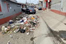 山西静乐县城区：马路变成垃圾场，倒垃圾的人有苦难言