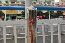 悬挂式烟蒂收集器沦为“垃圾桶”