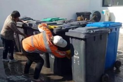 街道高而党委开展垃圾桶专项清洗活动